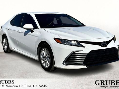 Used 2023 Toyota Camry LE image 1