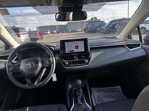 Used 2025 Toyota Corolla LE FWD image 5