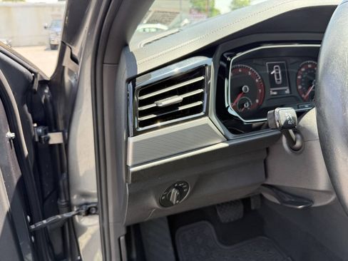 Used 2019 Volkswagen Jetta R-Line FWD image 11
