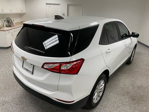 Used 2020 Chevrolet Equinox LS w/ LS Convenience Package image 5