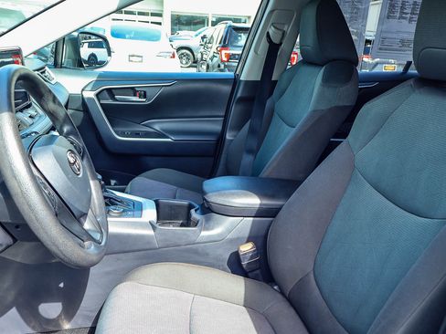 Used 2025 Toyota RAV4 XLE AWD/4WD image 12