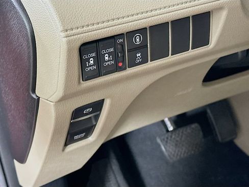 Certified 2024 Honda Odyssey EX image 23