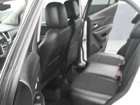 Used 2022 Buick Encore Preferred AWD/4WD image 13