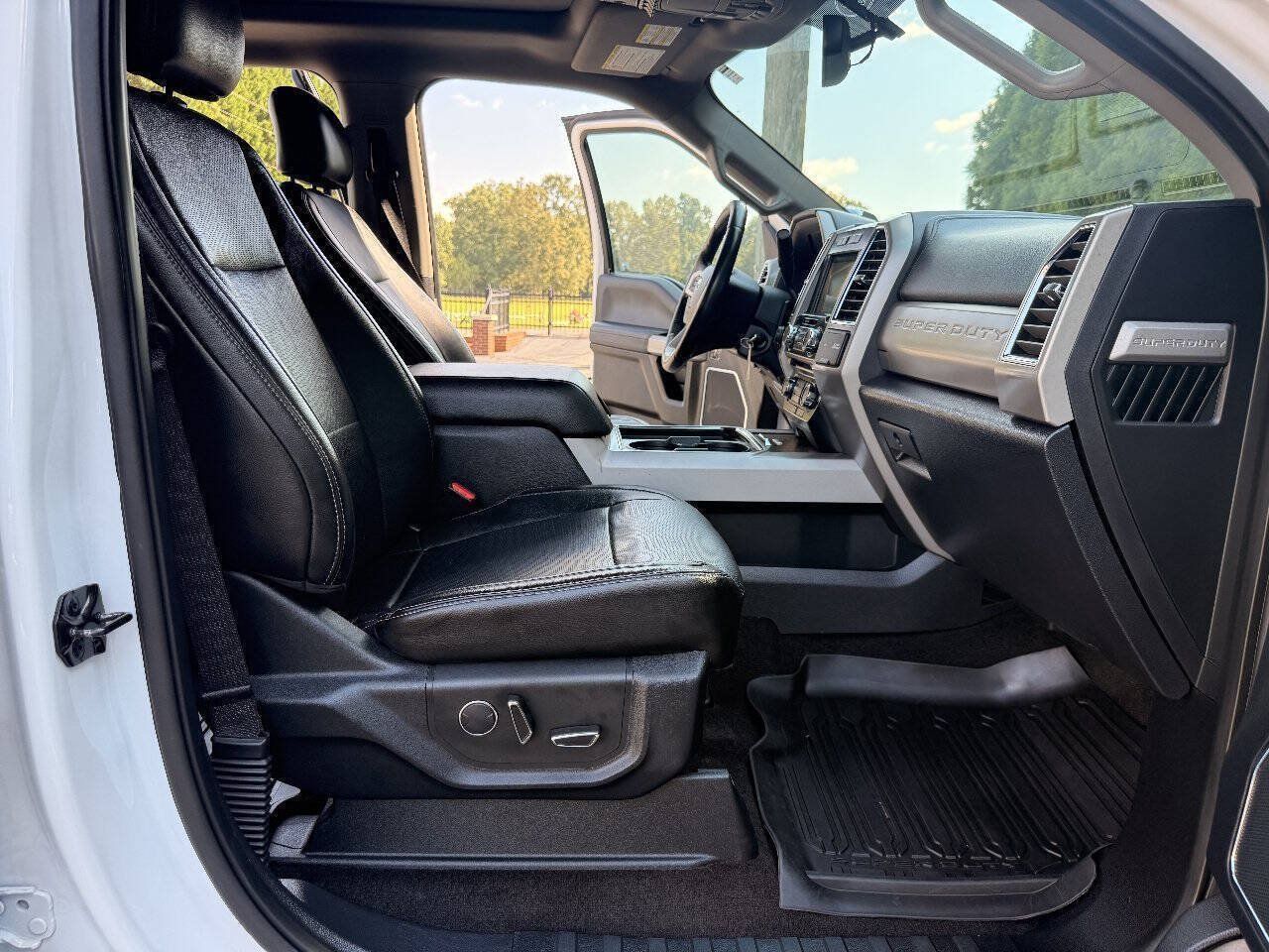Used 2017 Ford F250 Lariat w/ Chrome Package AWD/4WD image 25