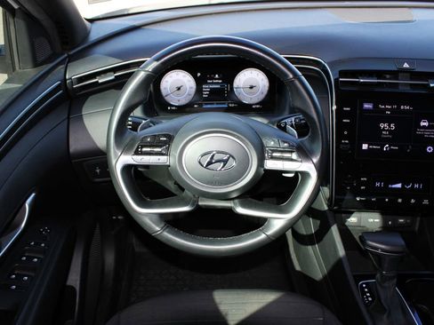 Used 2022 Hyundai Santa Cruz SEL Premium image 9