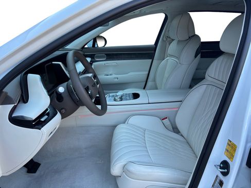 Used 2025 Genesis G90 3.5T image 9