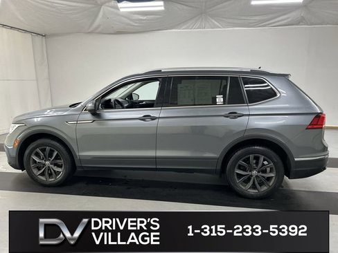 Used 2022 Volkswagen Tiguan SE w/ Panoramic Sunroof Package AWD/4WD image 6