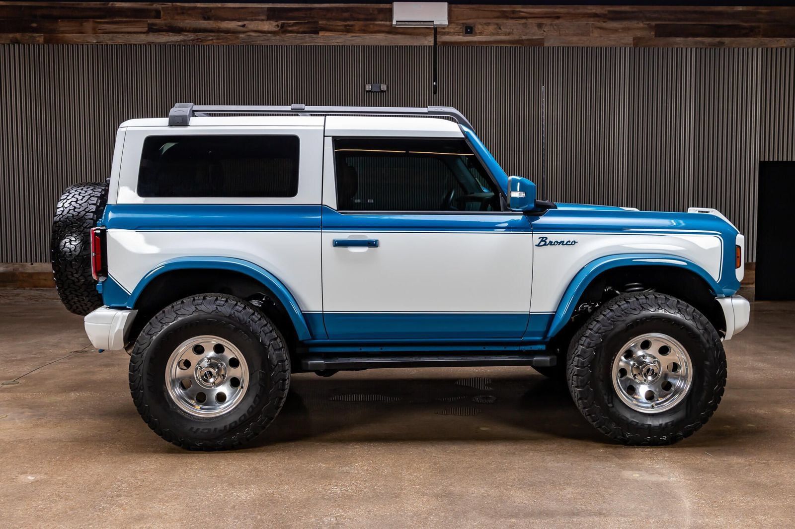 Used 2024 Ford Bronco Heritage Edition AWD/4WD image 11