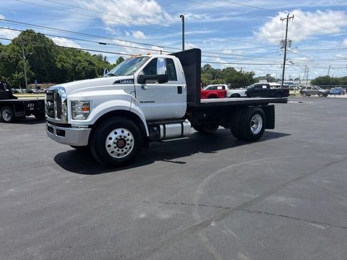 Used 2018 Ford F650 2WD Regular Cab Super Duty image 1