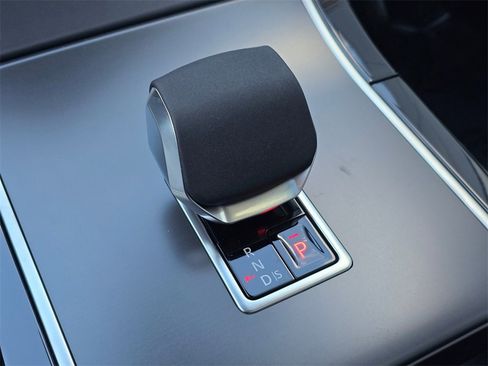 New 2025 Land Rover Range Rover Velar Dynamic SE image 14