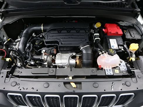Used 2023 Jeep Renegade Latitude AWD/4WD image 31
