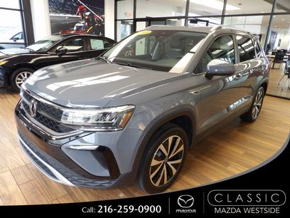 Used 2023 Volkswagen Taos SE w/ Panoramic Sunroof Package