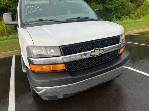 Used 2018 Chevrolet Express 2500 w/ Driver Convenience Package RWD image 4