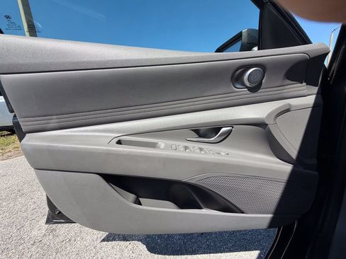 Used 2022 Hyundai Elantra SEL w/ Convenience + Premium Package FWD image 20