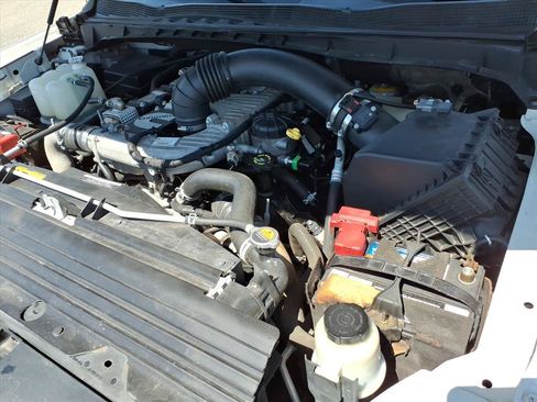 Used 2018 Nissan Titan PRO-4X w/ Pro-4x Utility Package AWD/4WD image 11