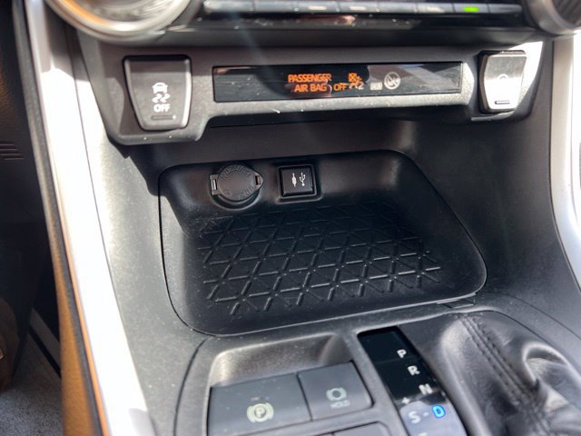 Used 2019 Toyota RAV4 LE w/ All Weather Liner Package AWD/4WD image 18