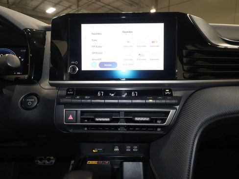 Used 2025 Toyota Camry SE image 17