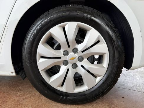 Used 2014 Chevrolet Cruze LS FWD image 23