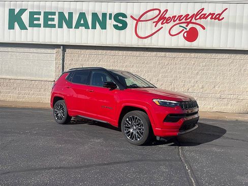 Used 2024 Jeep Compass Limited w/ Driver Assist Group I AWD/4WD image 2