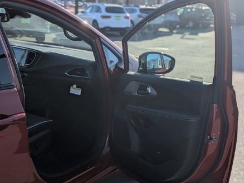 New 2026 Chrysler Pacifica Limited w/ S Appearance Package image 26