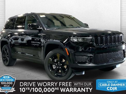 New 2025 Jeep Grand Cherokee Altitude image 1