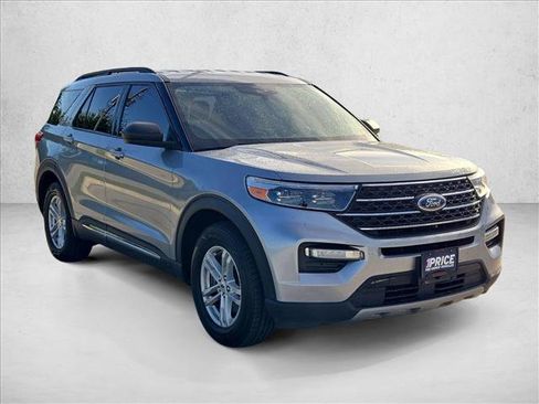 Used 2024 Ford Explorer XLT w/ Equipment Group 202A RWD image 3