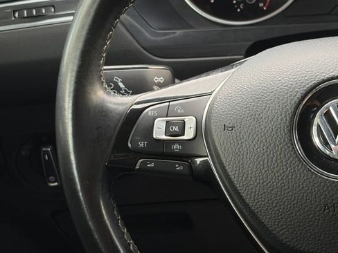 Used 2020 Volkswagen Tiguan SE R-Line image 28