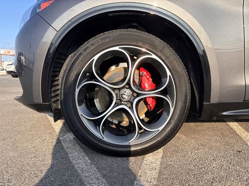 Certified 2024 Alfa Romeo Stelvio Veloce image 13