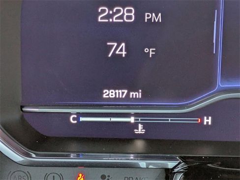 Used 2022 Chevrolet Silverado 1500 ZR2 image 18