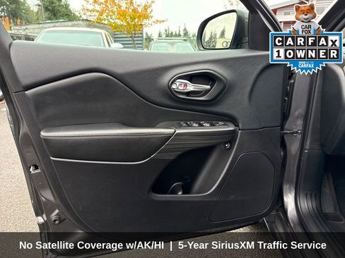 Used 2015 Jeep Cherokee Limited image 13