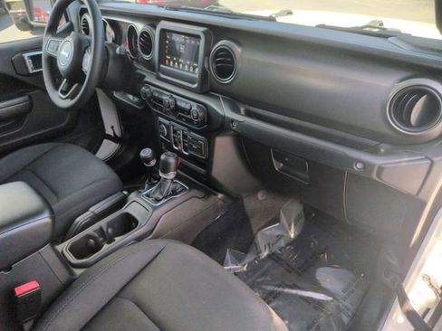 Used 2023 Jeep Gladiator Sport AWD/4WD image 34
