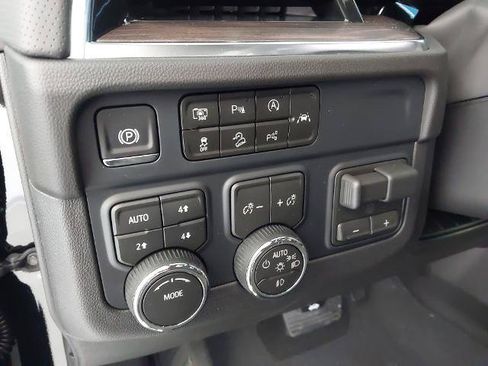 New 2026 Chevrolet Suburban Premier w/ Sun And Tow Package AWD/4WD image 24