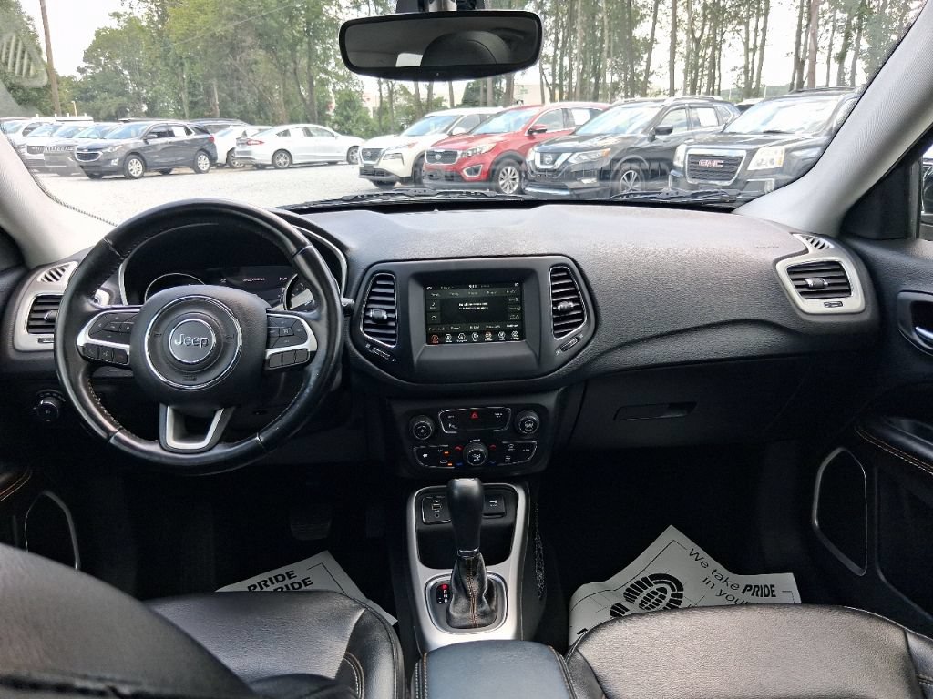 Used 2020 Jeep Compass Latitude w/ Popular Equipment Group FWD image 3