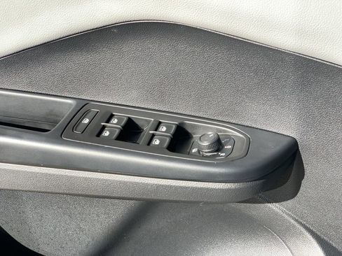 Used 2022 Volkswagen Taos SE image 21