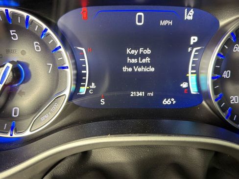 Used 2025 Chrysler Pacifica Select FWD image 36