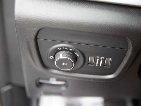 Used 2023 Jeep Grand Cherokee L Limited w/ Black Appearance Package image 11