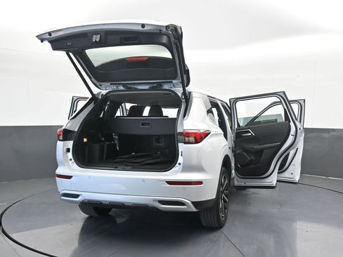 Used 2023 Mitsubishi Outlander SE image 82