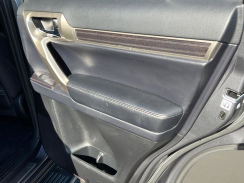 Used 2020 Lexus GX 460 Premium image 17