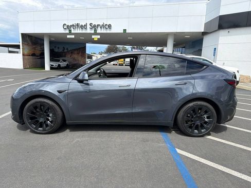 Used 2022 Tesla Model Y Long Range AWD/4WD image 9