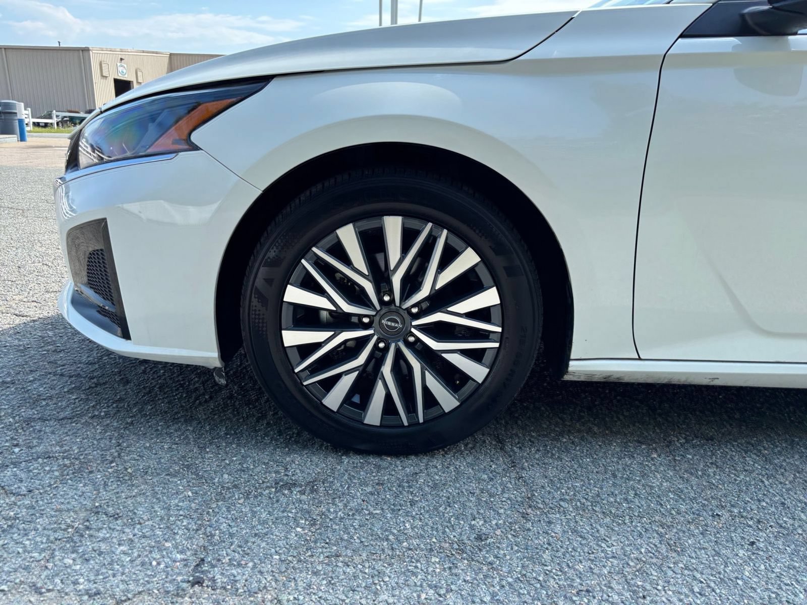 Used 2025 Nissan Altima 2.5 SV FWD image 29