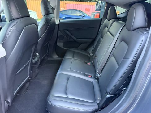 Used 2021 Tesla Model Y Long Range AWD/4WD image 16