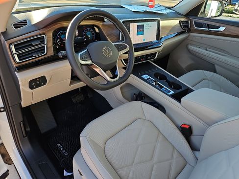 New 2026 Volkswagen Atlas SE image 11