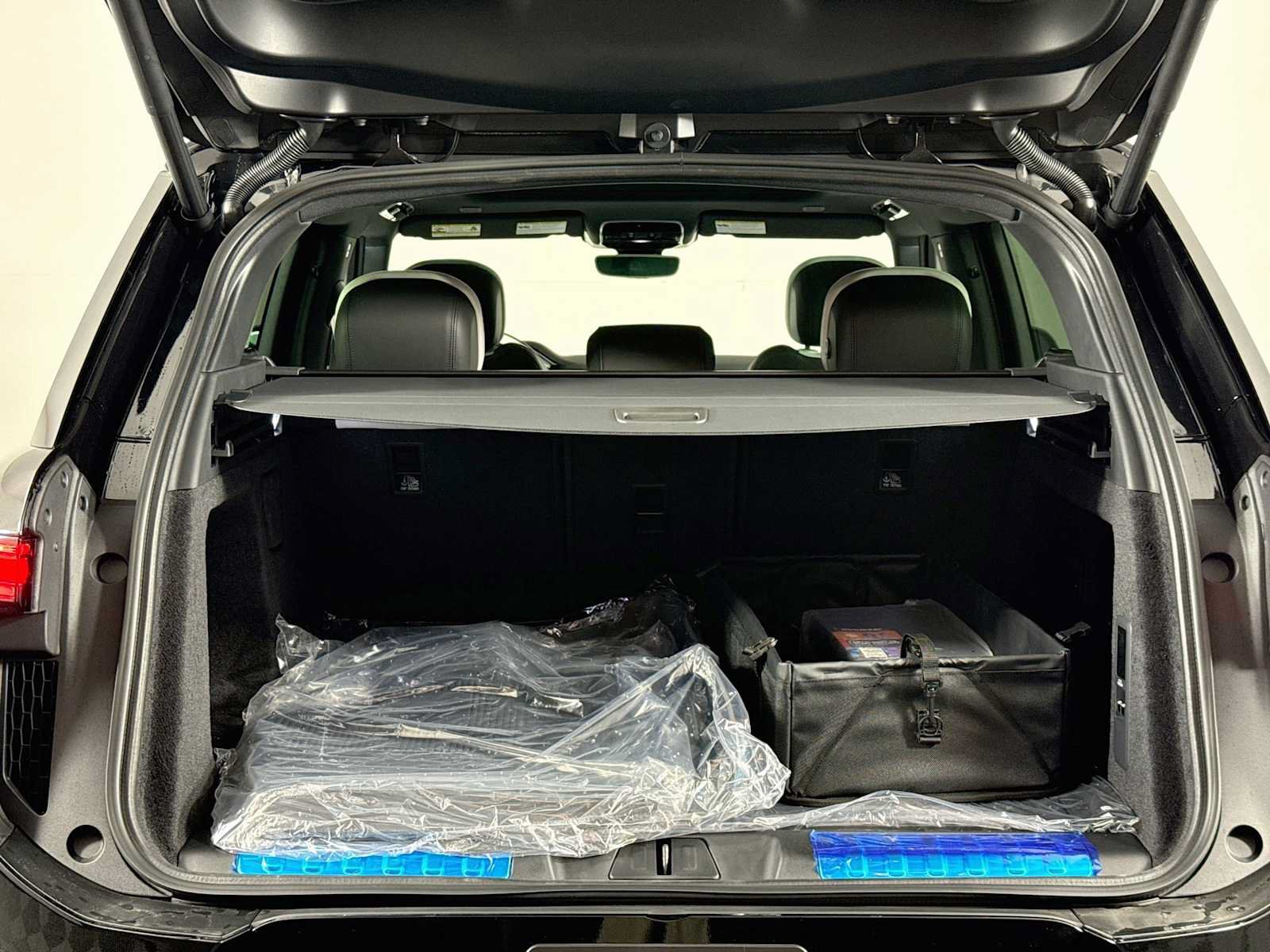 New 2027 Land Rover Range Rover Long Wheelbase SE AWD/4WD image 27