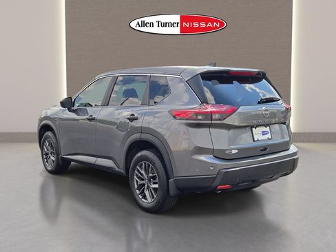 Used 2025 Nissan Rogue S FWD image 8
