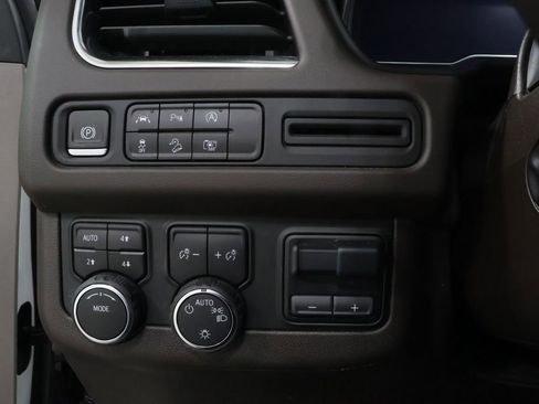 Used 2024 Chevrolet Tahoe Z71 w/ Luxury Package image 18