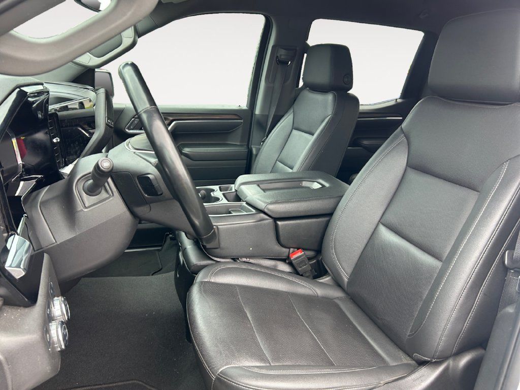 Used 2025 GMC Sierra 1500 SLT AWD/4WD image 9