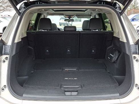 Certified 2025 Nissan Rogue Platinum image 30