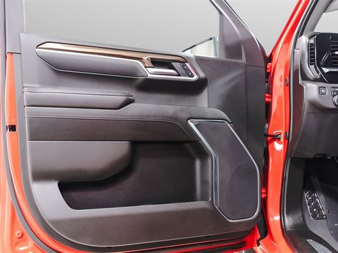 Used 2025 Chevrolet Silverado 1500 LT image 23