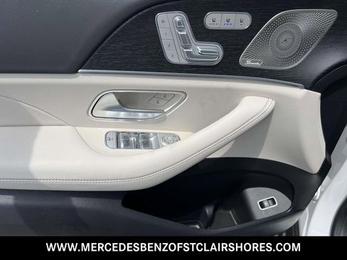 Used 2025 Mercedes-Benz GLS 450 4MATIC image 19