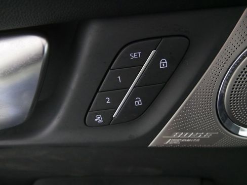 Used 2025 Buick Enclave Avenir image 13